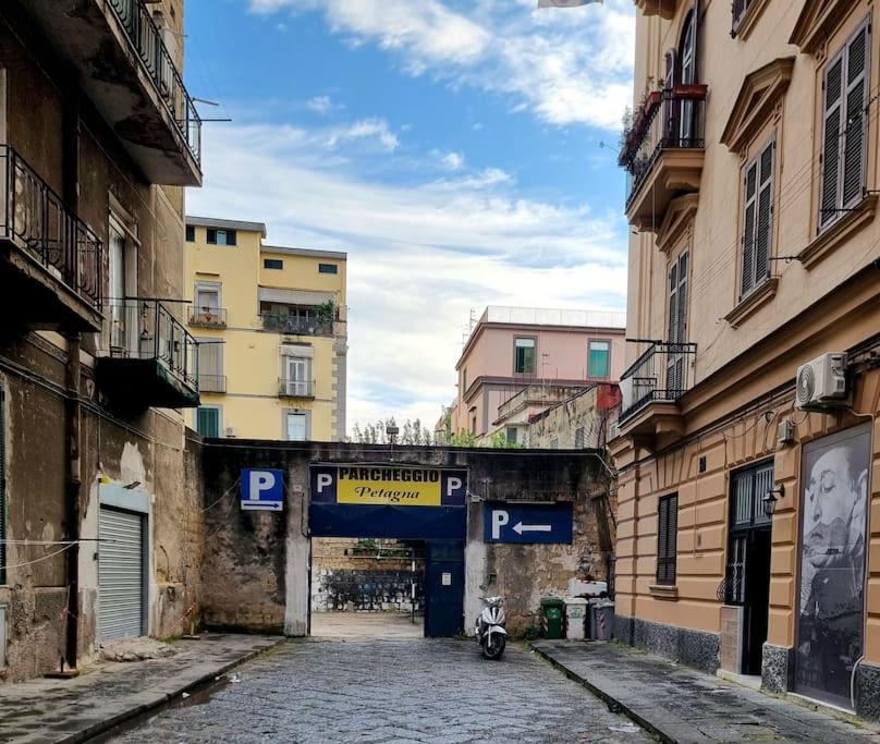 Casa Comoda E Centrale In Quartiere Storico Di Napoli Exterior foto